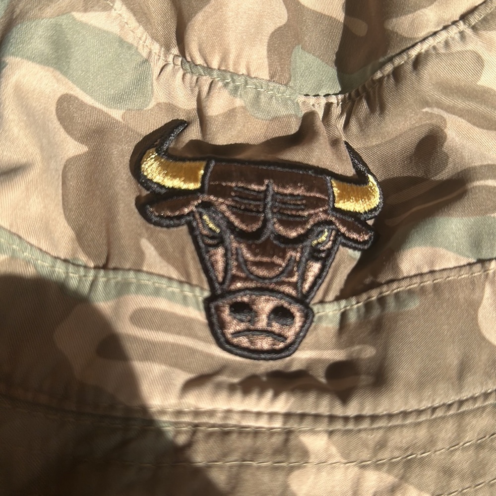Mitchell and Ness 🔥 CHICAGO BULLS Camo Bucket Hat Embroidered NBA - Picture 4 of 8